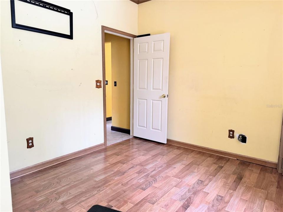 Active With Contract: $378,000 (3 beds, 2 baths, 1494 Square Feet)