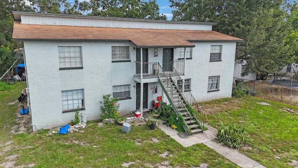 合同活跃: $600,000 (8 贝兹, 0 浴室, 3240 平方英尺)