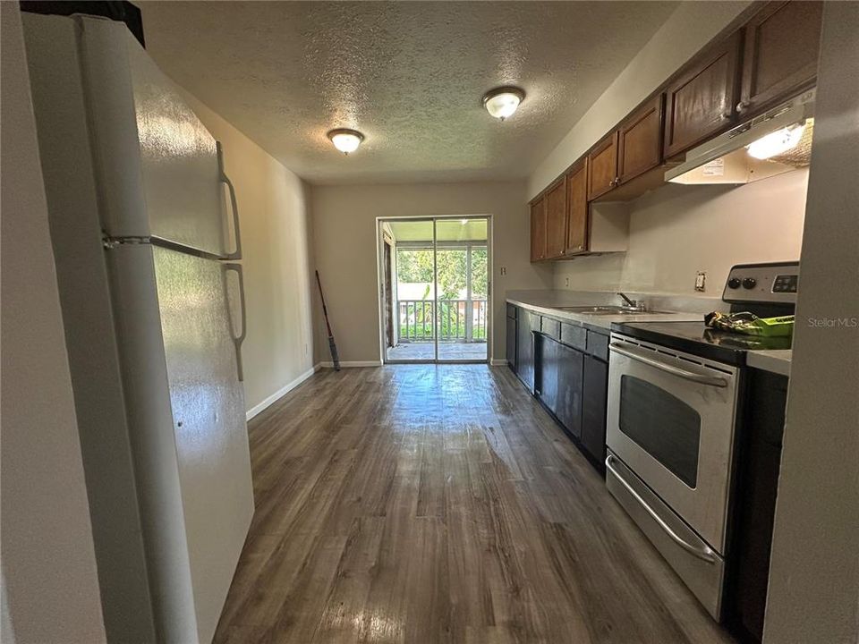 合同活跃: $600,000 (8 贝兹, 0 浴室, 3240 平方英尺)