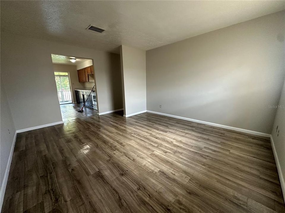 合同活跃: $600,000 (8 贝兹, 0 浴室, 3240 平方英尺)