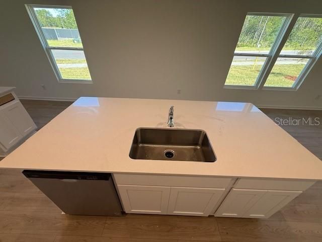 Под контрактом: $297,990 (3 спален, 2 ванн, 1609 Квадратных фут)