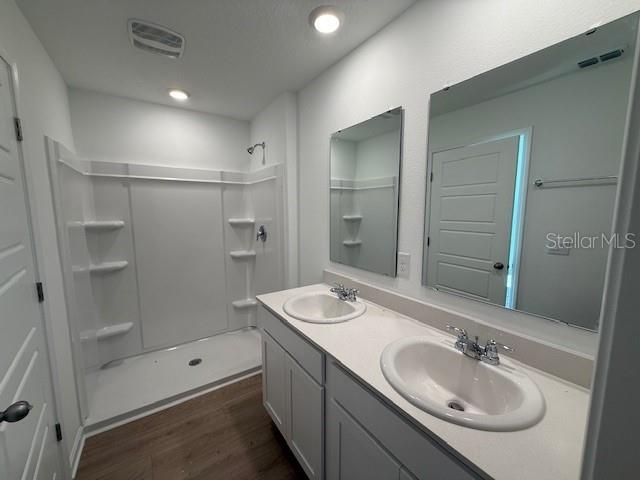 Под контрактом: $297,990 (3 спален, 2 ванн, 1609 Квадратных фут)