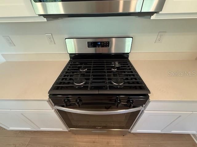 Под контрактом: $297,990 (3 спален, 2 ванн, 1609 Квадратных фут)