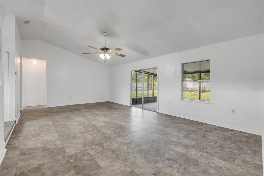 En Venta: $295,000 (3 camas, 2 baños, 1246 Pies cuadrados)