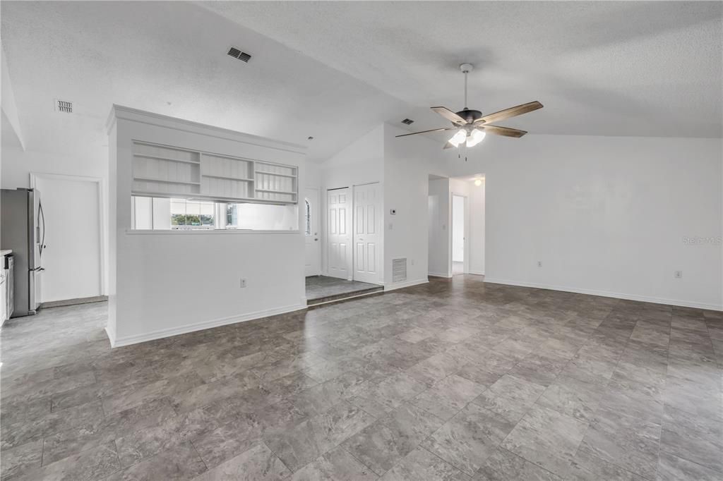 En Venta: $295,000 (3 camas, 2 baños, 1246 Pies cuadrados)