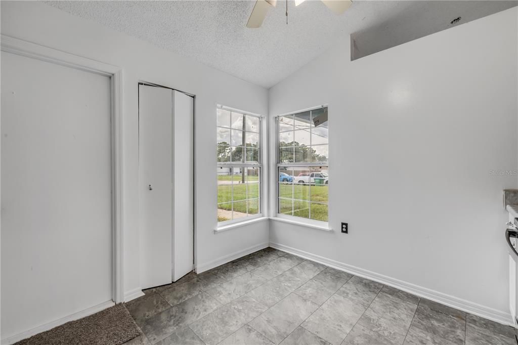 En Venta: $295,000 (3 camas, 2 baños, 1246 Pies cuadrados)