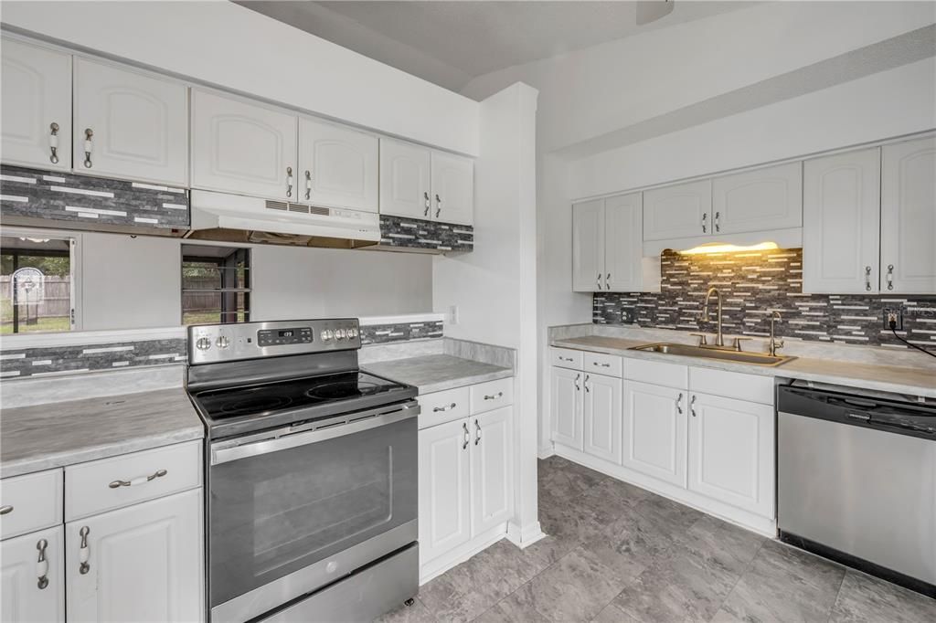 En Venta: $295,000 (3 camas, 2 baños, 1246 Pies cuadrados)