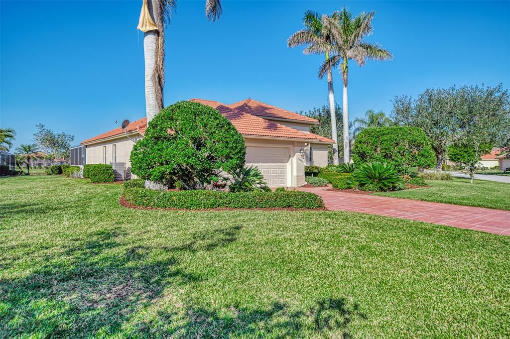 Active With Contract: $450,000 (3 beds, 2 baths, 2194 Square Feet)