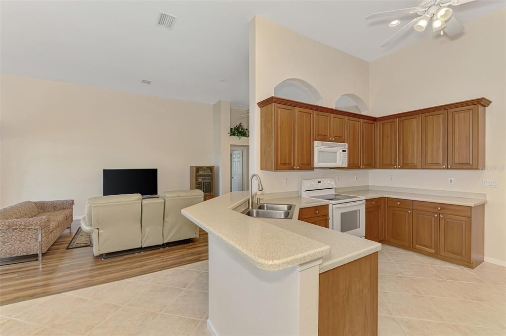 Active With Contract: $450,000 (3 beds, 2 baths, 2194 Square Feet)