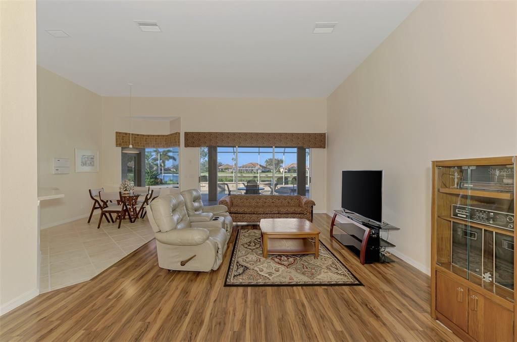 Active With Contract: $450,000 (3 beds, 2 baths, 2194 Square Feet)