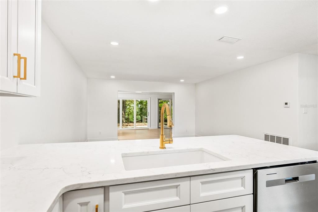 待售: $250,000 (2 贝兹, 2 浴室, 1584 平方英尺)