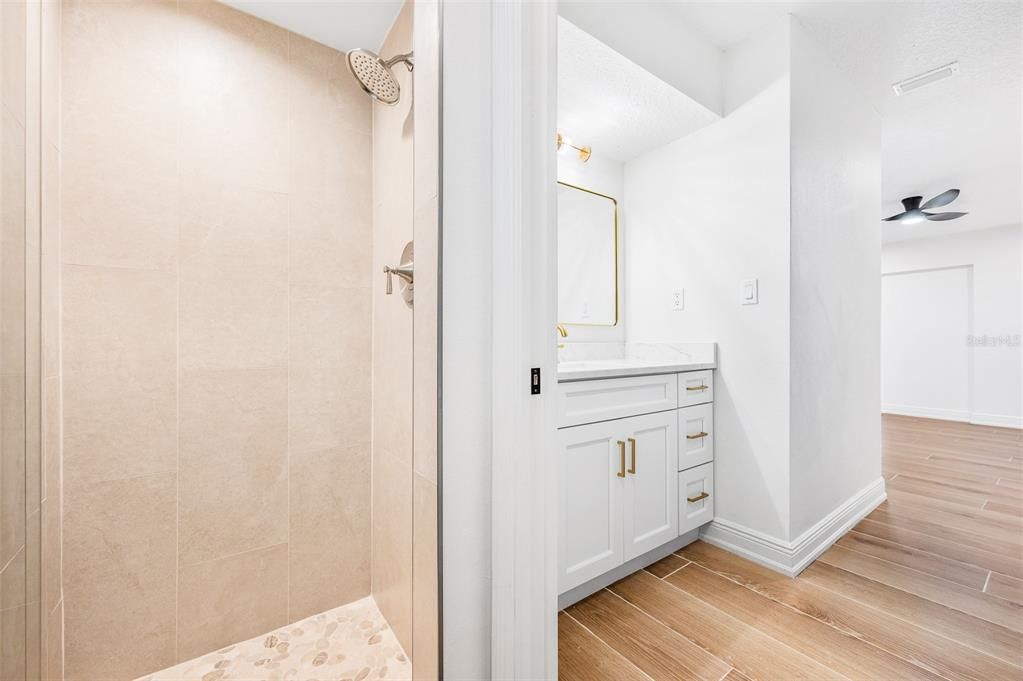 待售: $250,000 (2 贝兹, 2 浴室, 1584 平方英尺)