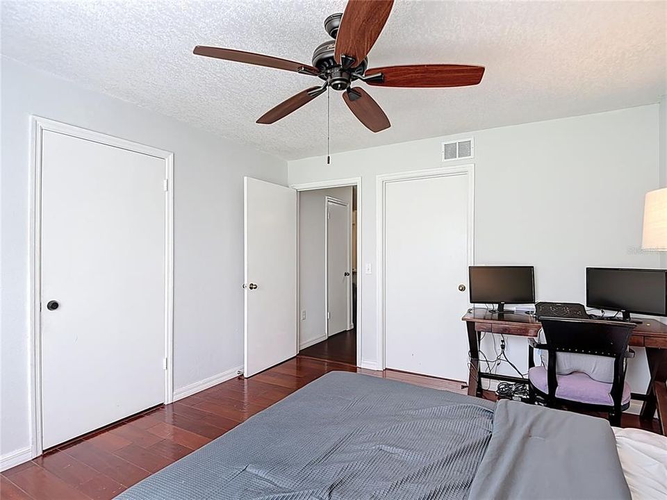Active With Contract: $169,990 (2 beds, 2 baths, 1164 Square Feet)