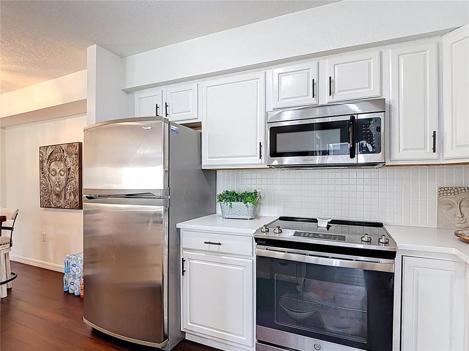 Active With Contract: $169,990 (2 beds, 2 baths, 1164 Square Feet)