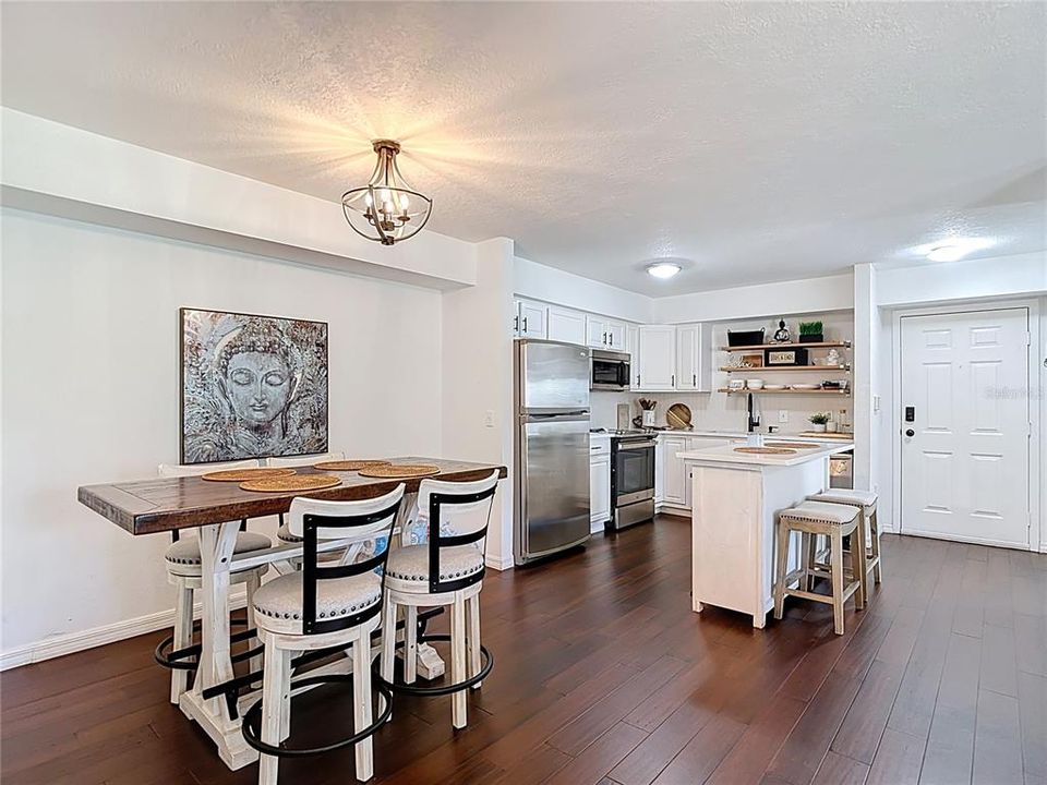 Active With Contract: $169,990 (2 beds, 2 baths, 1164 Square Feet)