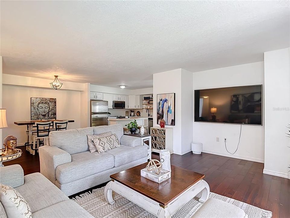 Active With Contract: $169,990 (2 beds, 2 baths, 1164 Square Feet)