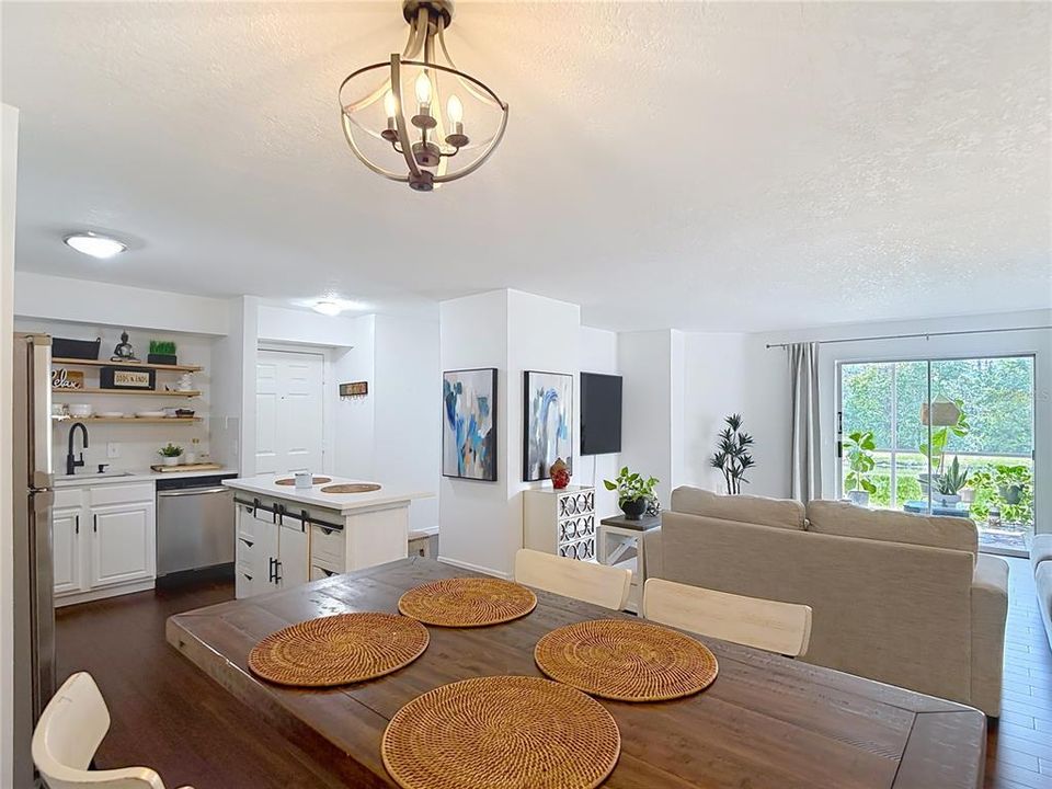 Active With Contract: $169,990 (2 beds, 2 baths, 1164 Square Feet)