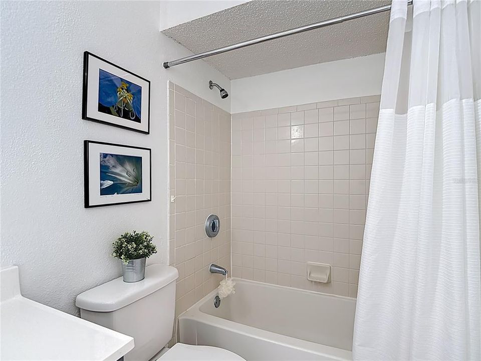 Active With Contract: $169,990 (2 beds, 2 baths, 1164 Square Feet)