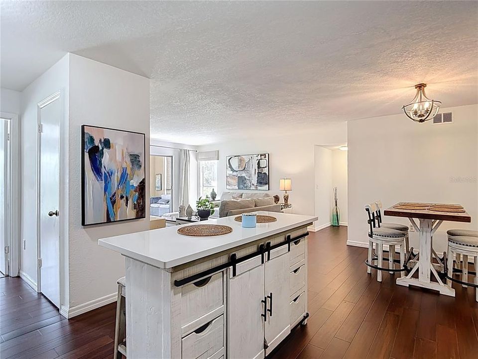 Active With Contract: $169,990 (2 beds, 2 baths, 1164 Square Feet)