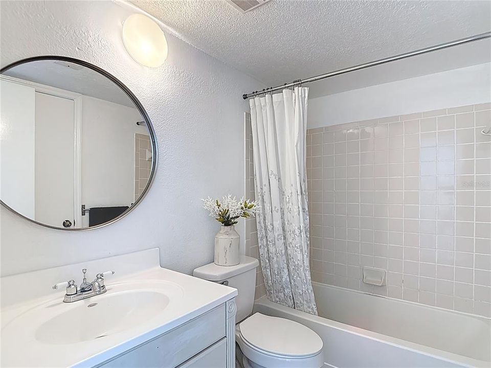 Active With Contract: $169,990 (2 beds, 2 baths, 1164 Square Feet)