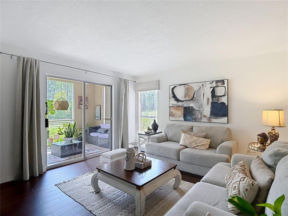 Active With Contract: $169,990 (2 beds, 2 baths, 1164 Square Feet)