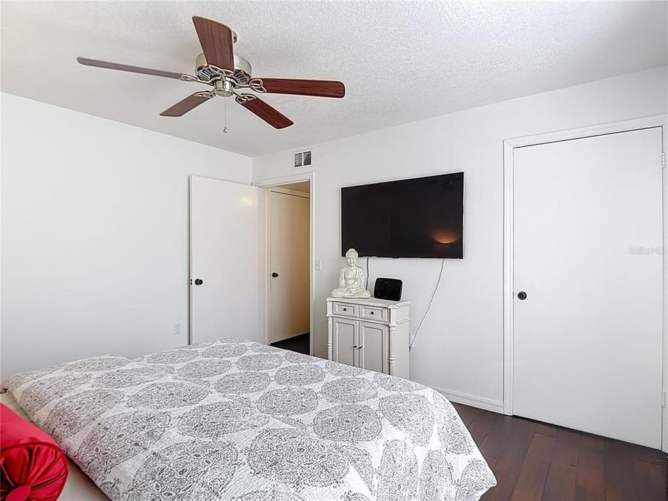 Active With Contract: $169,990 (2 beds, 2 baths, 1164 Square Feet)