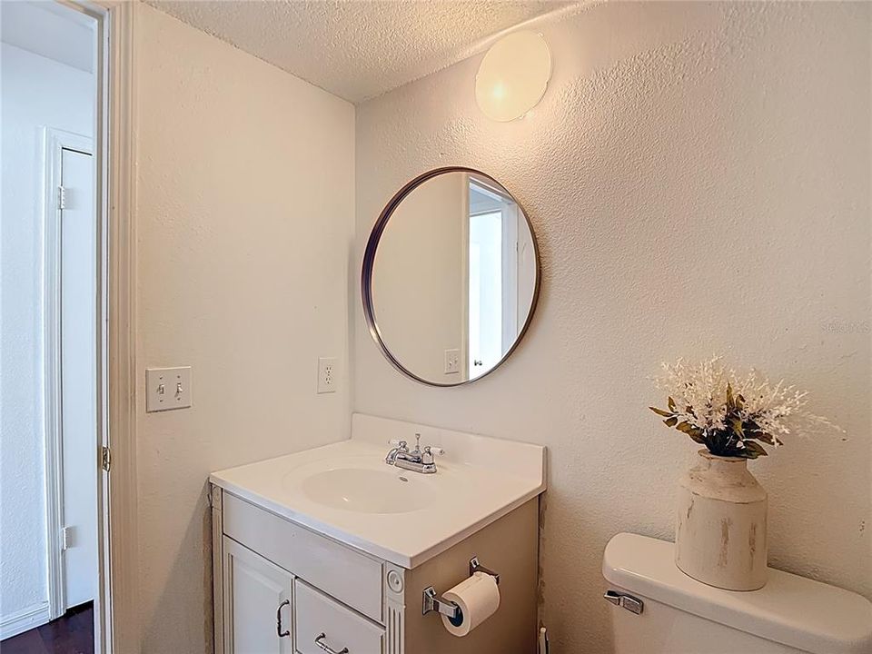 Active With Contract: $169,990 (2 beds, 2 baths, 1164 Square Feet)