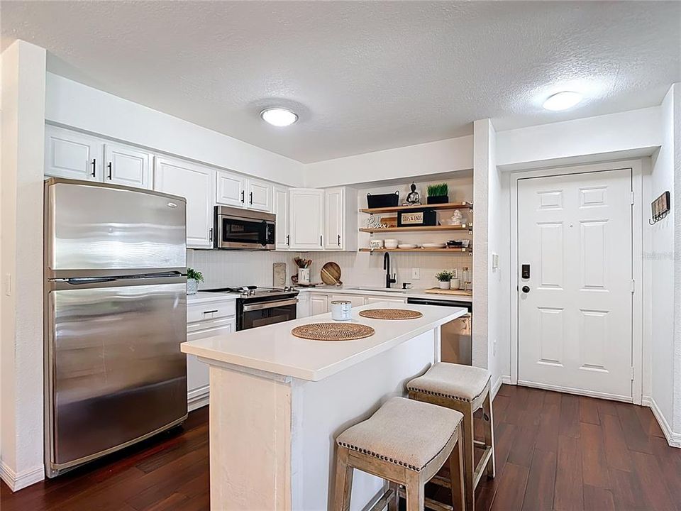 Active With Contract: $169,990 (2 beds, 2 baths, 1164 Square Feet)