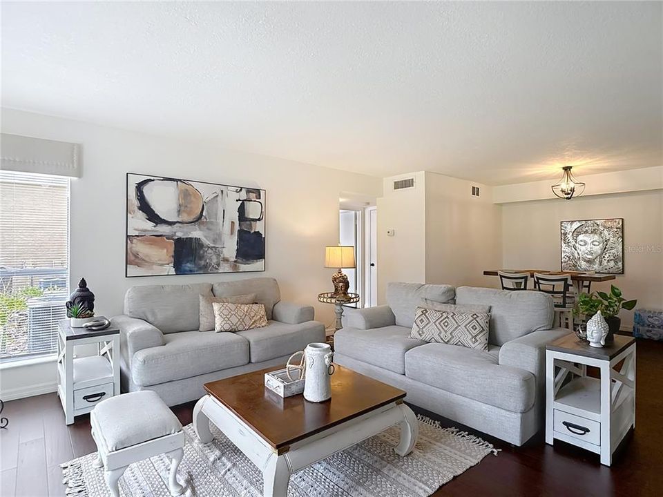 Active With Contract: $169,990 (2 beds, 2 baths, 1164 Square Feet)