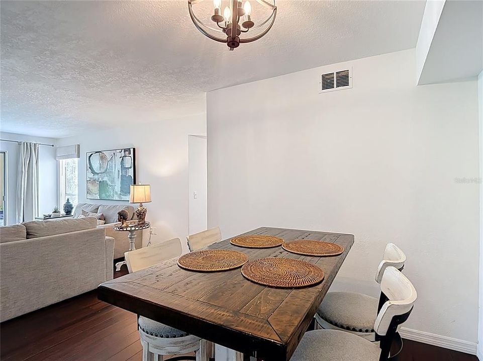 Active With Contract: $169,990 (2 beds, 2 baths, 1164 Square Feet)