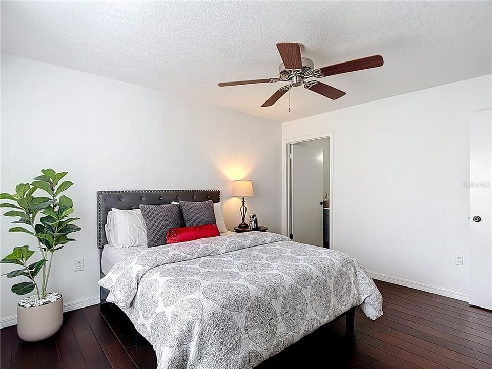 Active With Contract: $169,990 (2 beds, 2 baths, 1164 Square Feet)