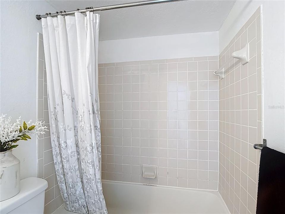 Active With Contract: $169,990 (2 beds, 2 baths, 1164 Square Feet)