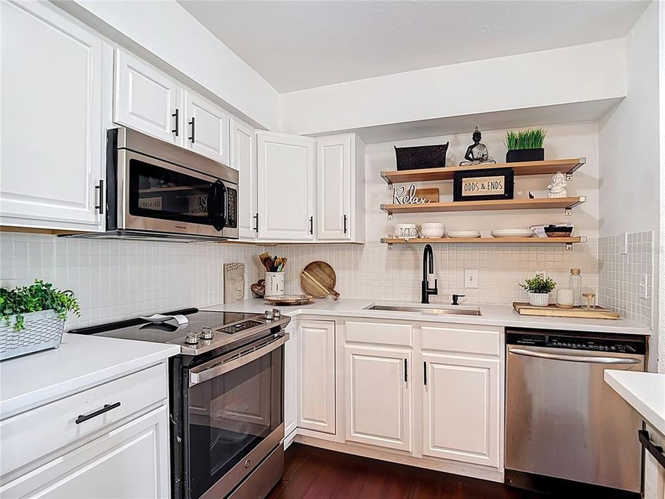 Active With Contract: $169,990 (2 beds, 2 baths, 1164 Square Feet)