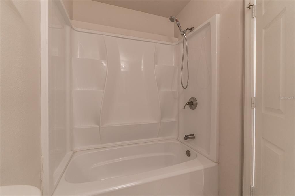 Activo con contrato: $250,000 (3 camas, 2 baños, 1332 Pies cuadrados)