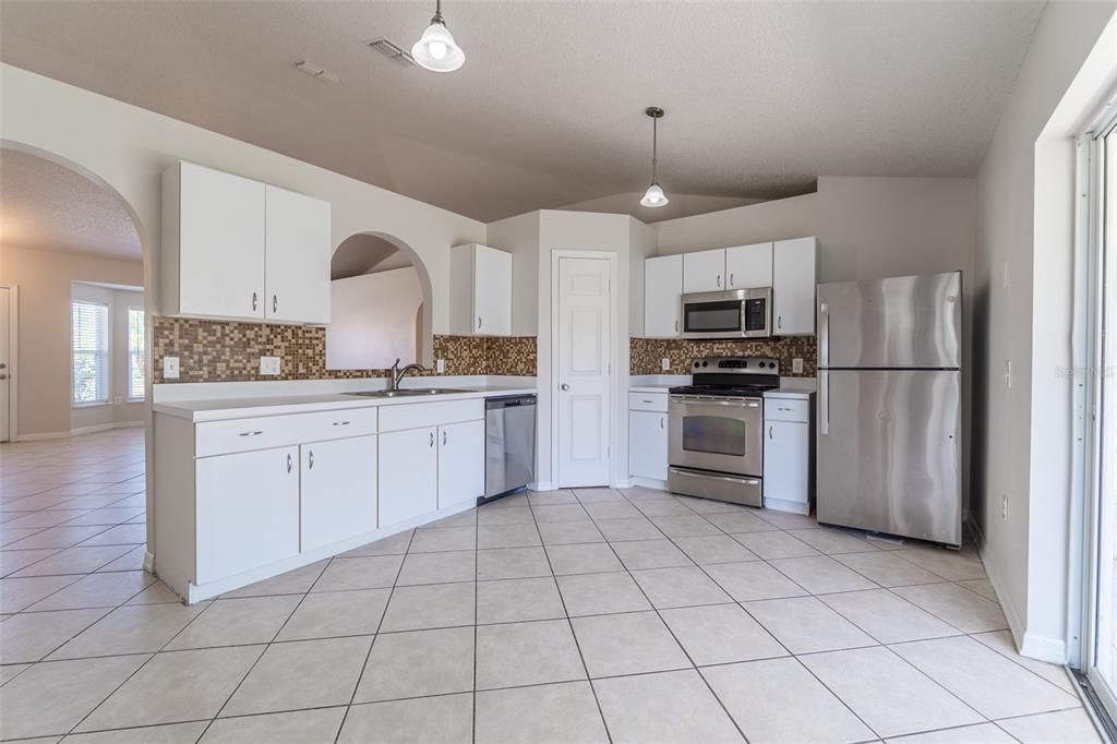 Activo con contrato: $250,000 (3 camas, 2 baños, 1332 Pies cuadrados)