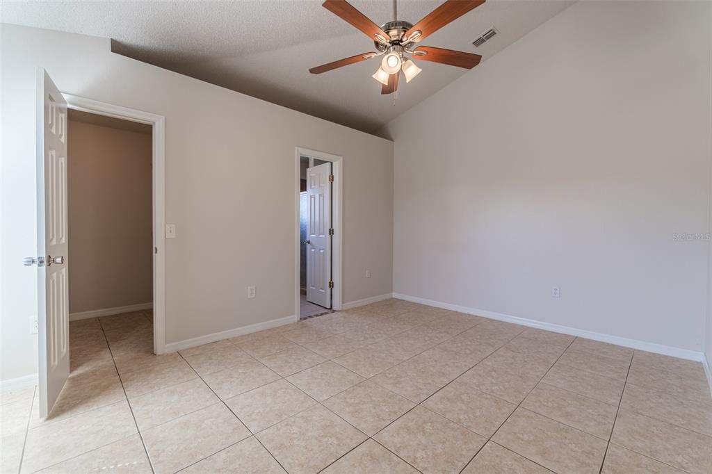 Activo con contrato: $250,000 (3 camas, 2 baños, 1332 Pies cuadrados)