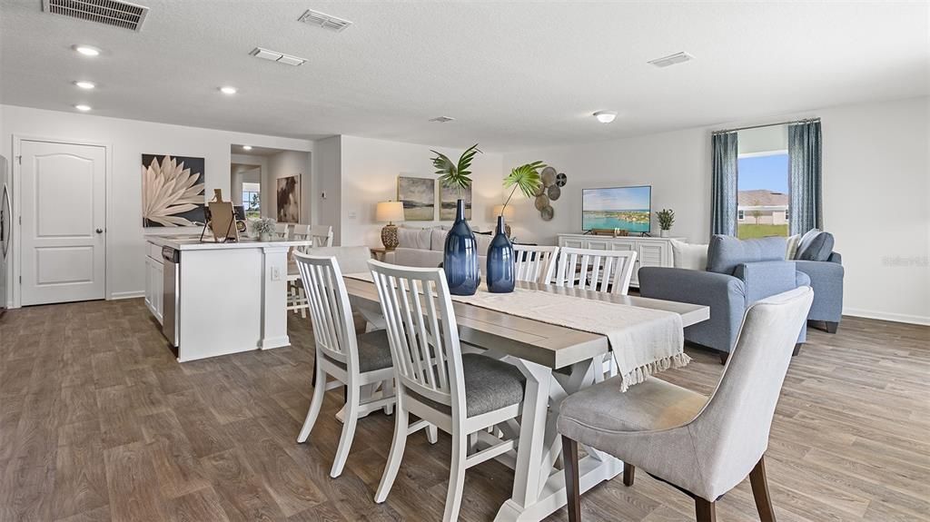 Active With Contract: $387,990 (3 beds, 2 baths, 1714 Square Feet)