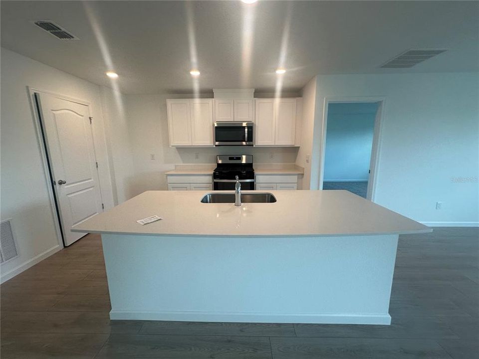 Active With Contract: $387,990 (3 beds, 2 baths, 1714 Square Feet)