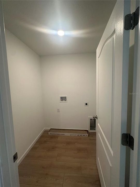 Active With Contract: $387,990 (3 beds, 2 baths, 1714 Square Feet)