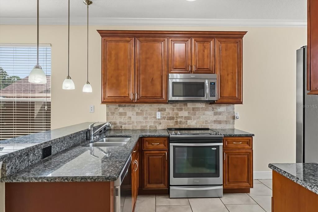 Под контрактом: $249,900 (3 спален, 2 ванн, 1197 Квадратных фут)