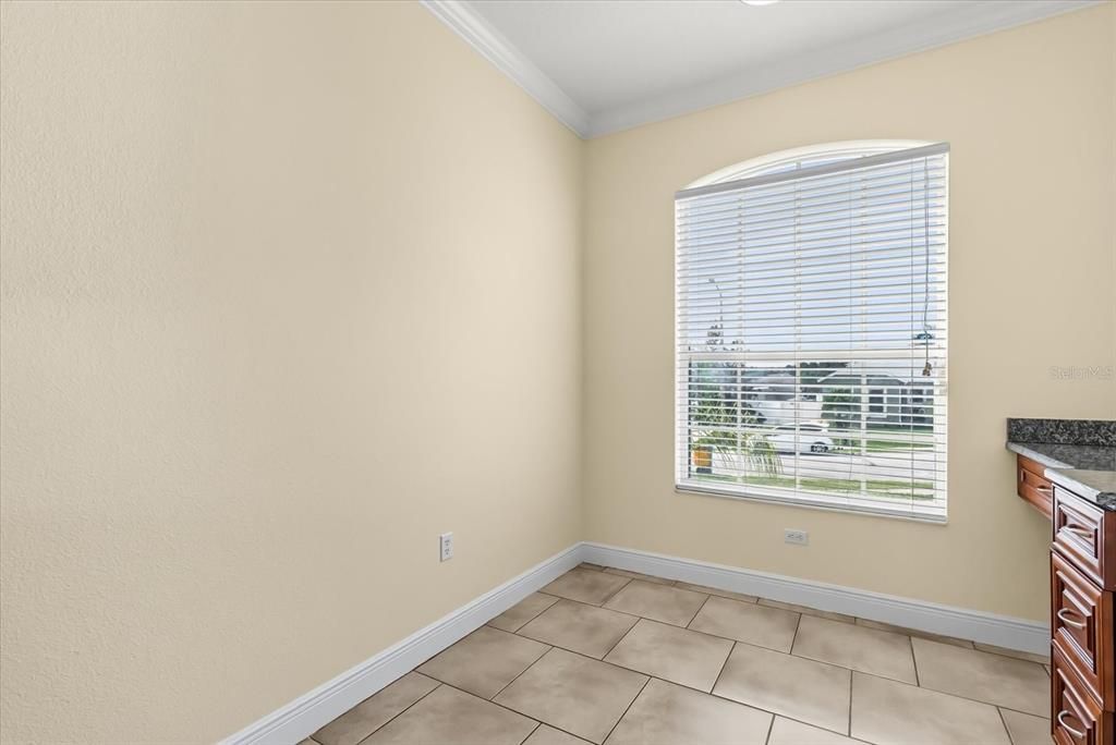 Под контрактом: $249,900 (3 спален, 2 ванн, 1197 Квадратных фут)