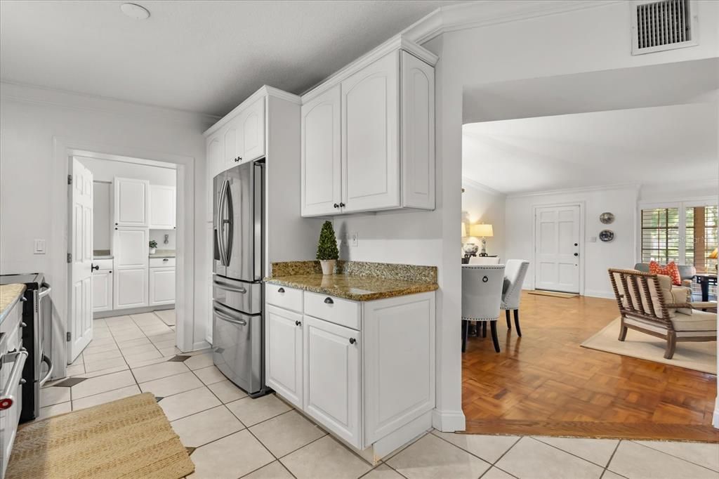 合同活跃: $935,000 (3 贝兹, 3 浴室, 2515 平方英尺)