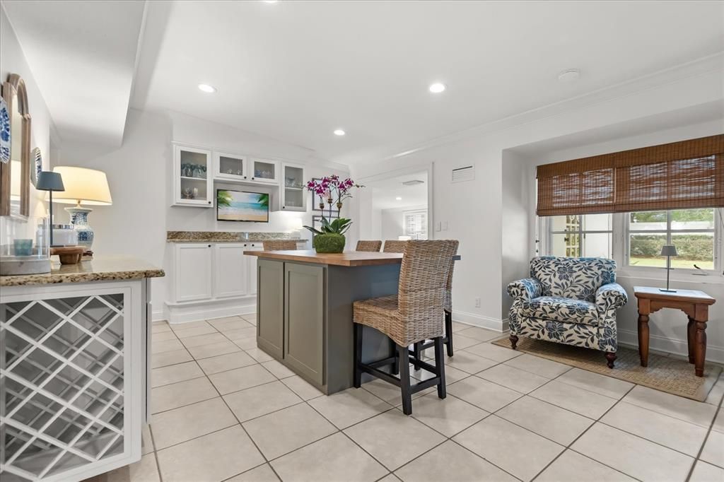 合同活跃: $935,000 (3 贝兹, 3 浴室, 2515 平方英尺)