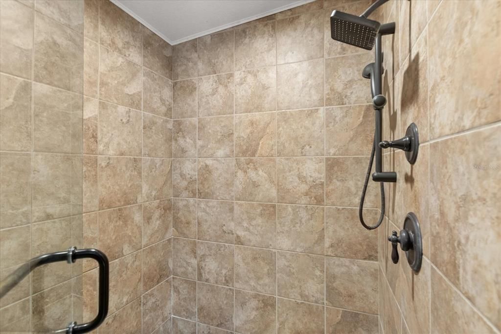 合同活跃: $935,000 (3 贝兹, 3 浴室, 2515 平方英尺)