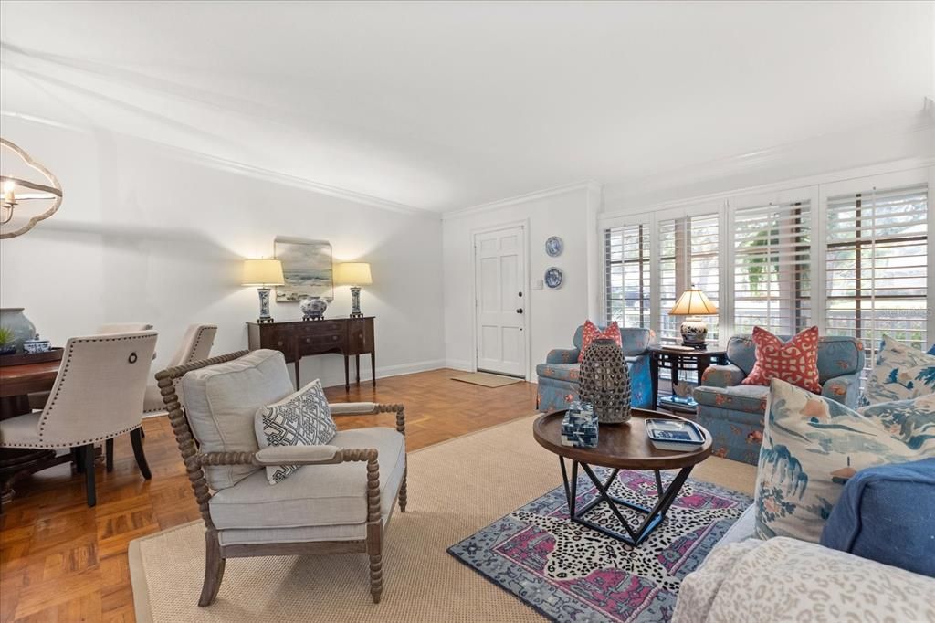 合同活跃: $935,000 (3 贝兹, 3 浴室, 2515 平方英尺)