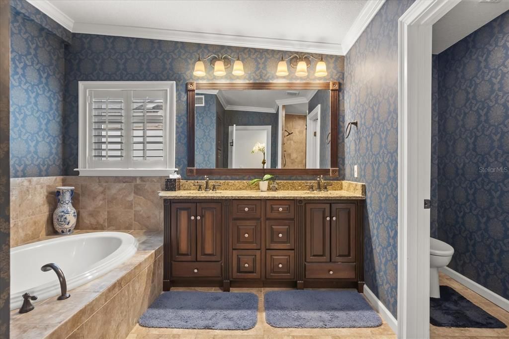 合同活跃: $935,000 (3 贝兹, 3 浴室, 2515 平方英尺)