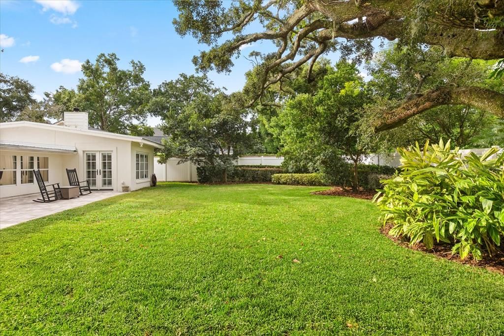 合同活跃: $935,000 (3 贝兹, 3 浴室, 2515 平方英尺)