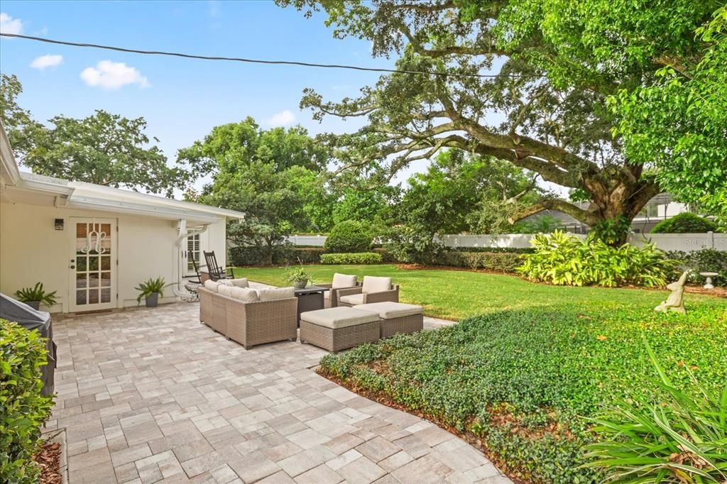 合同活跃: $935,000 (3 贝兹, 3 浴室, 2515 平方英尺)