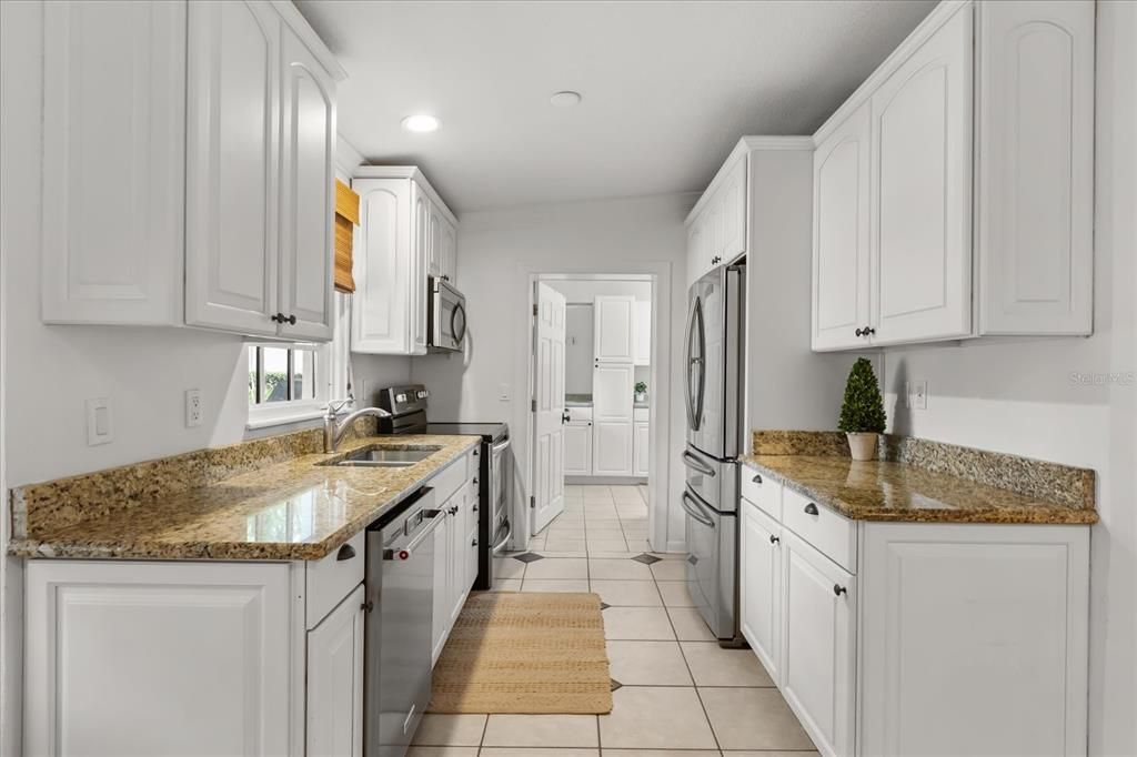 合同活跃: $935,000 (3 贝兹, 3 浴室, 2515 平方英尺)