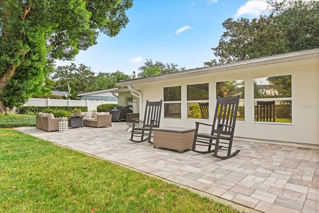 合同活跃: $935,000 (3 贝兹, 3 浴室, 2515 平方英尺)